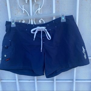 Maui Rippers woman’s sz 15 board shorts white string close  5” inseam Navy